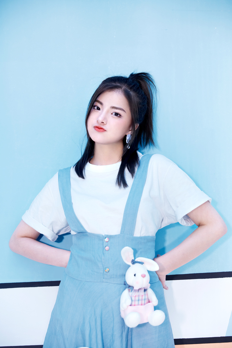 这个姑娘叫梦婷