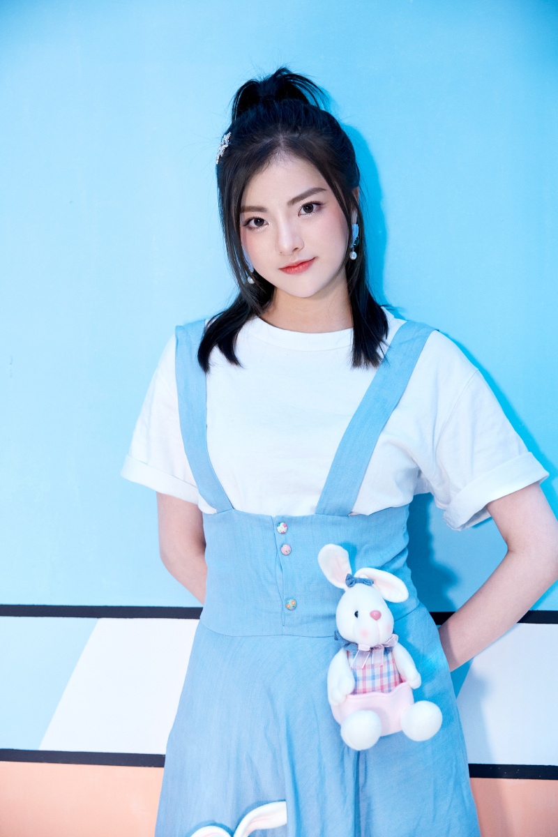 这个姑娘叫梦婷