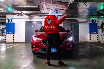 561757