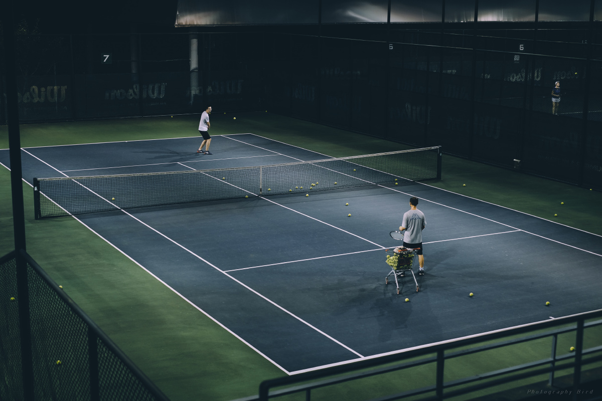 夜间网球场