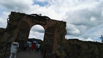427829