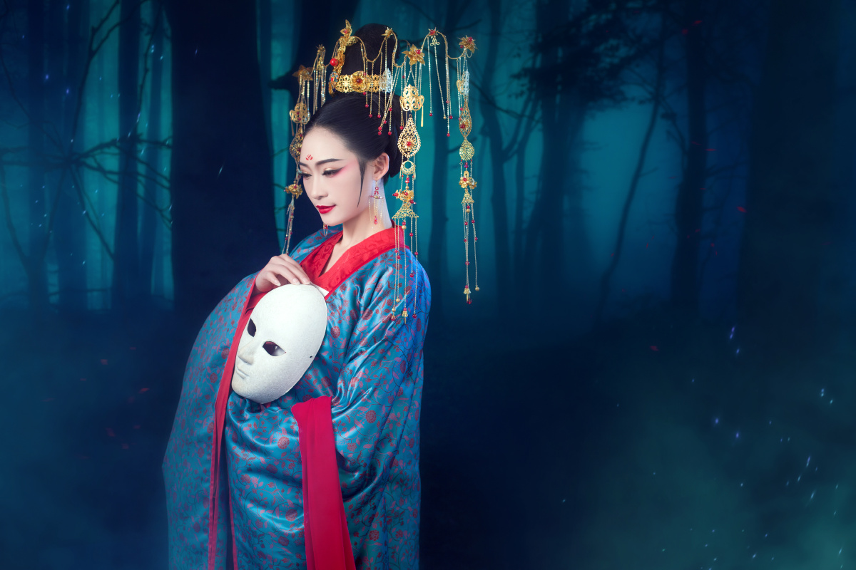 春如旧人空瘦泪痕红浥鲛绡透