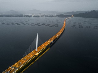 港深两岸