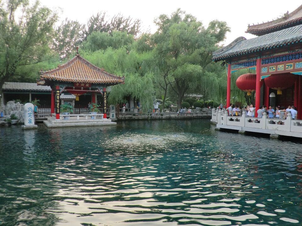 趵突泉<br />
