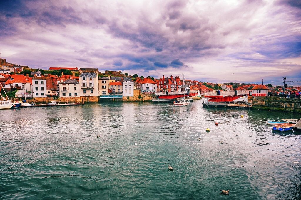 whitby 小镇