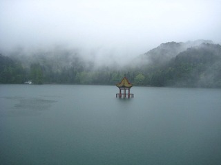 雾中庐山 (15).JPG