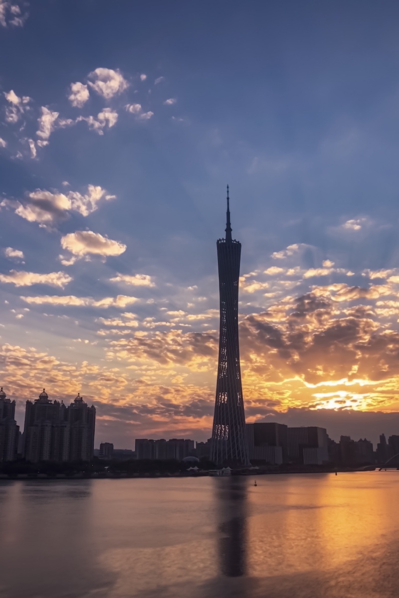 夕阳下的小蛮腰