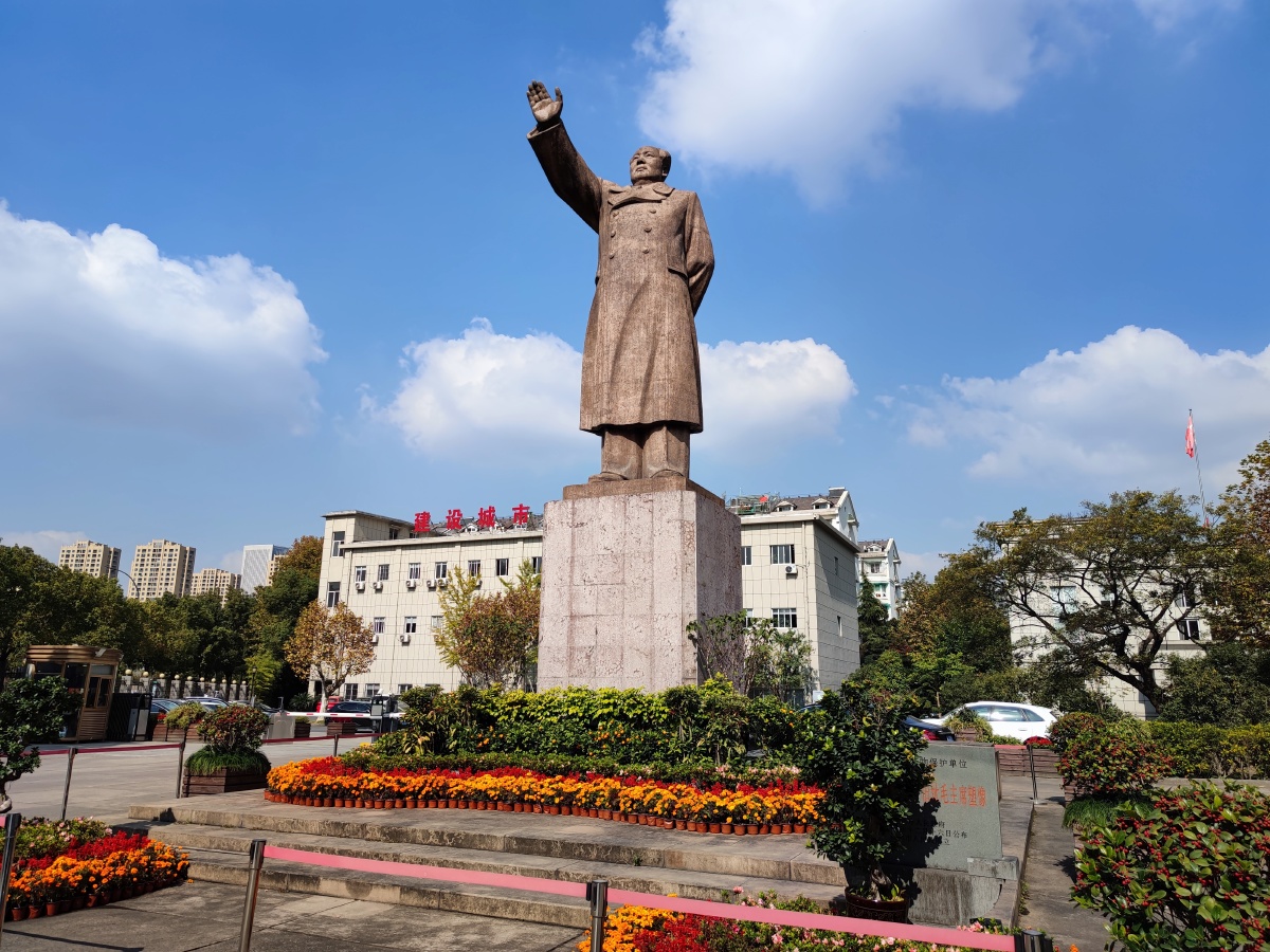 伟人雕像 - 菜头糖 - 图虫