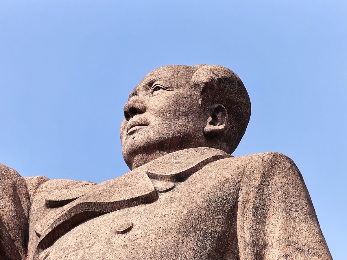 伟人雕像 - 菜头糖 - 图虫