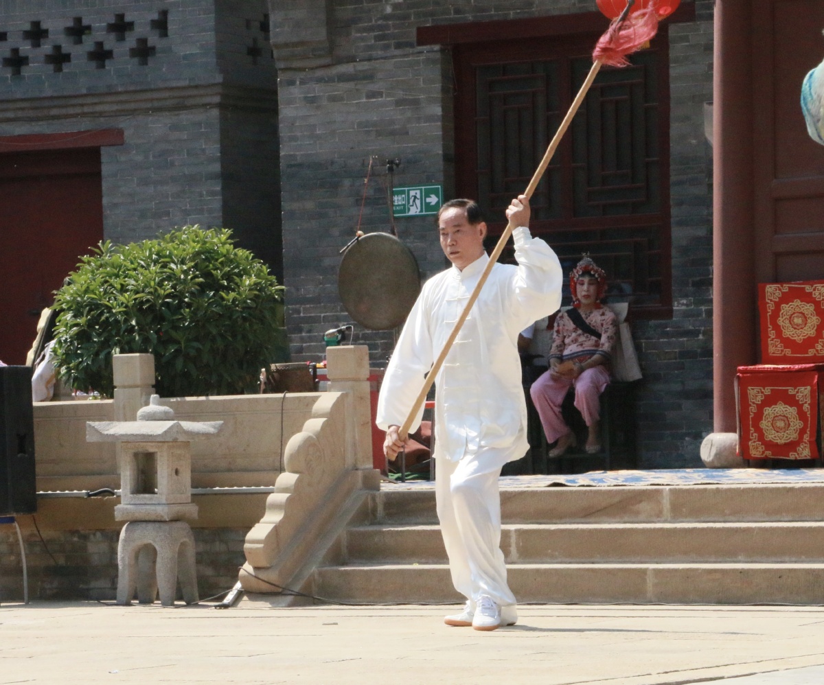 关公诞辰纪念活动关公门前耍大刀