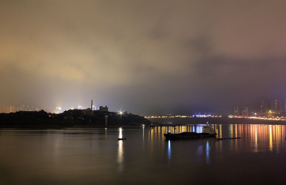 年28，重庆巴南夜景<br />

