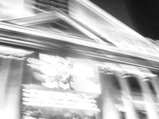 15、酒店的灯光明亮在夜里也不暗淡