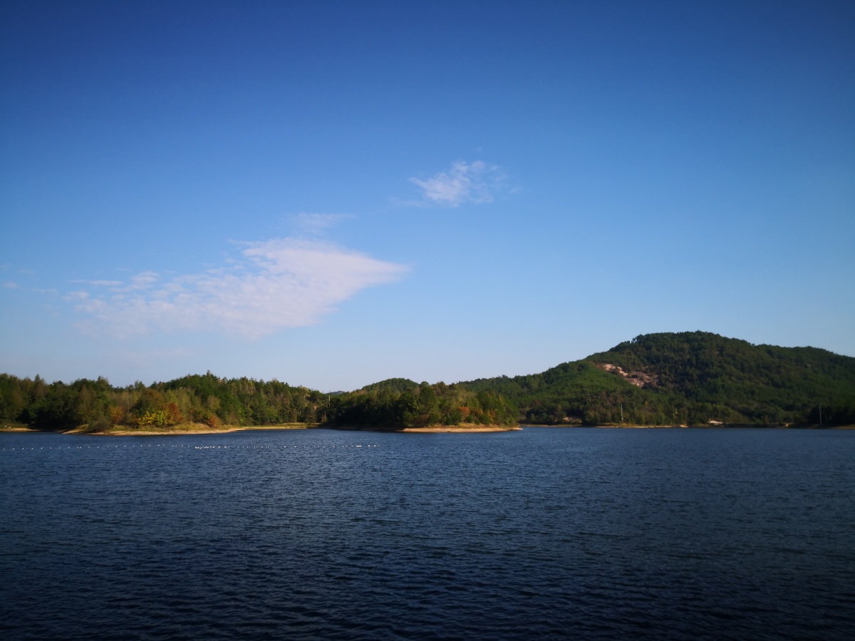 湖光山色摄于尾斗湖