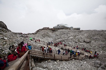 玉龙雪山登山路