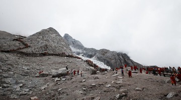 玉龙雪山登山路