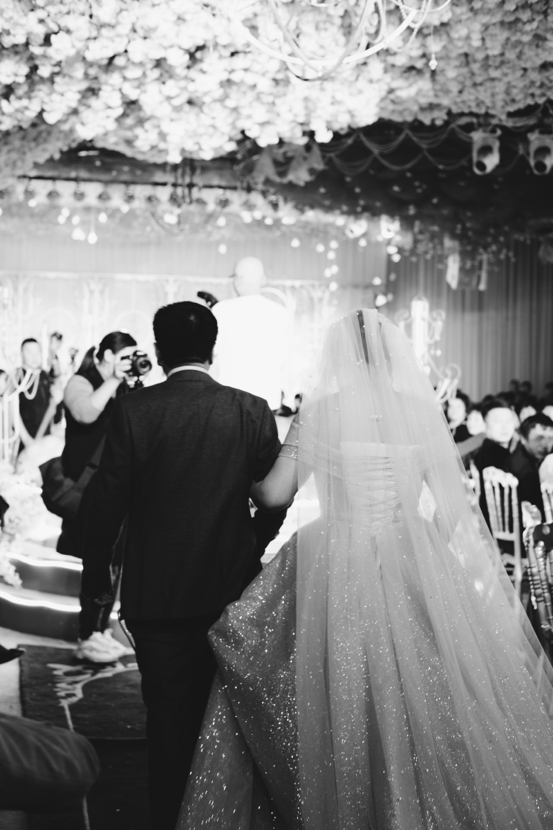 朋友的婚礼每次参加婚礼都会有些伤感新娘爸爸的背影略显苍老内心百感