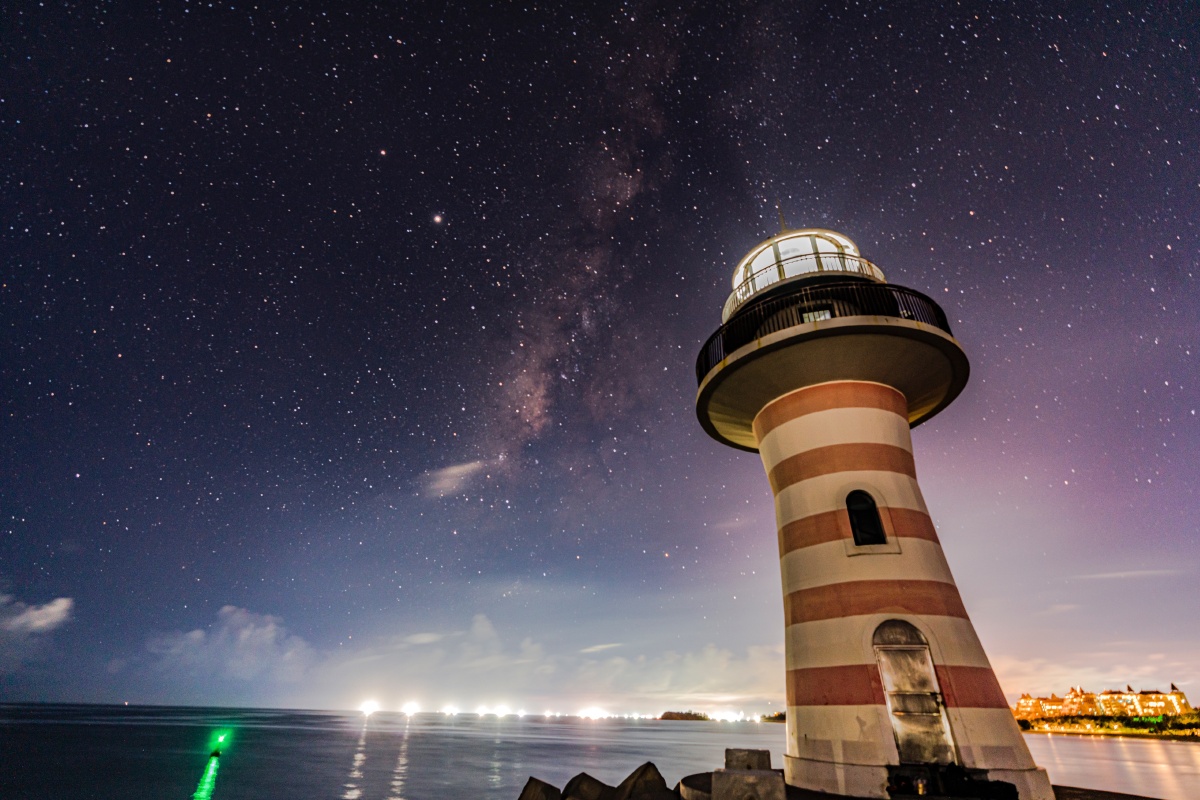 三亚灯塔银河我眺望着地球外的星空等待着你