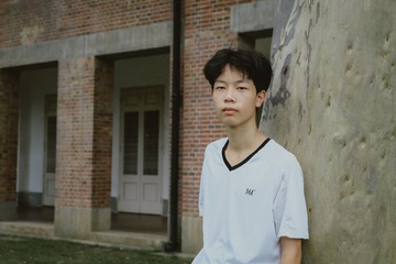 001