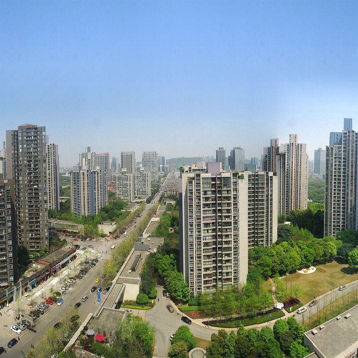 办公室<br />
晴朗的天空，即将周末，在办公室心情开朗！