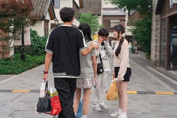 001