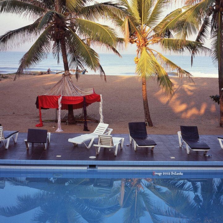 Catamaran Beach Hotel<br />
SriLanka<br />
Hasselblad 503CW<br />
引自游记Part 4<br />
拍摄日期：2011-12-31<br />
Film第一卷：FUJI RVP<br />
冲洗：Fira image<br />
<br />
第2张