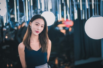 1906879