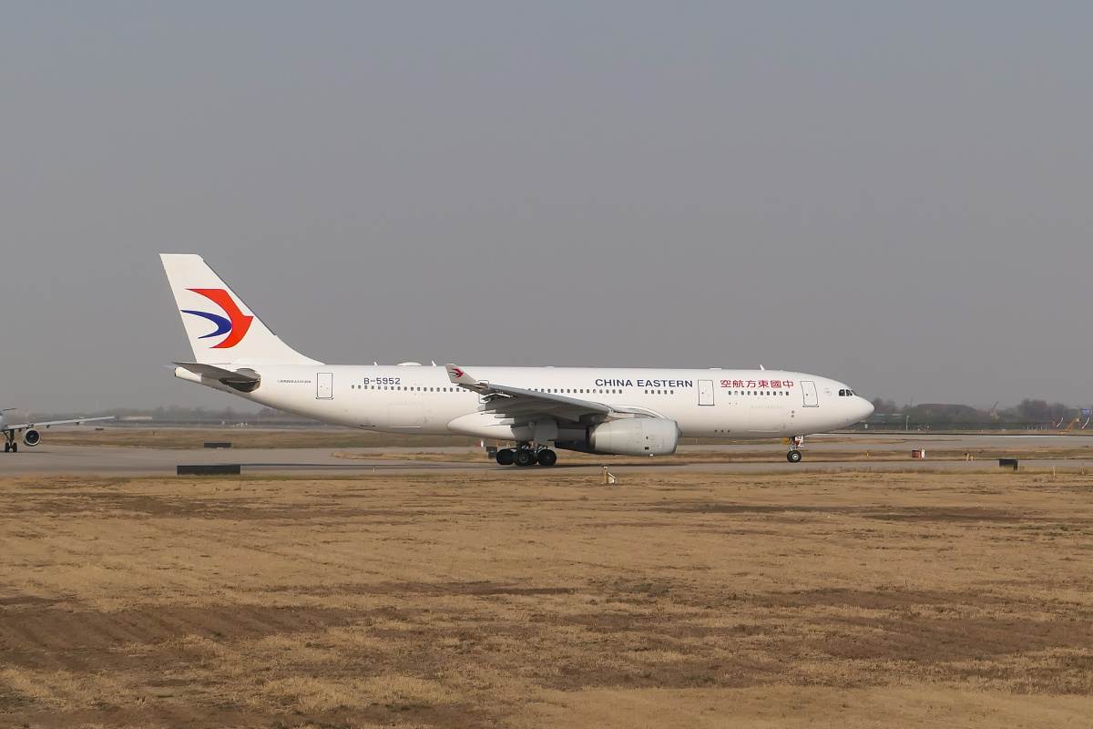 西安咸阳国际机场t3跑道降落起飞松下lx10