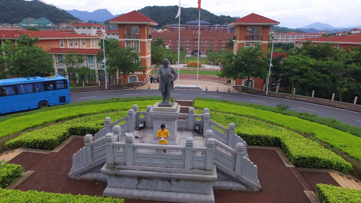 河北师范大学创建于年是湖北省一流综合性大学