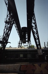 878486