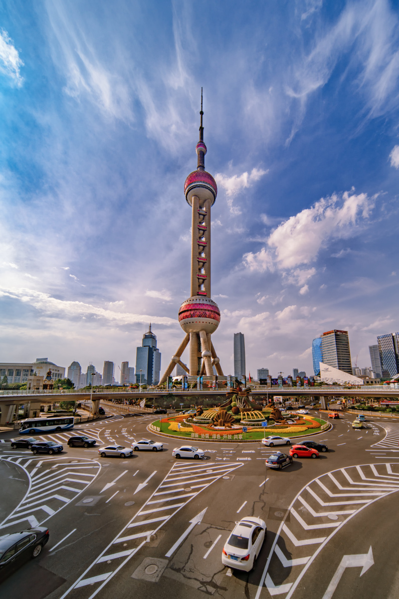 东方明珠的白天和黑夜