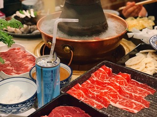 528806