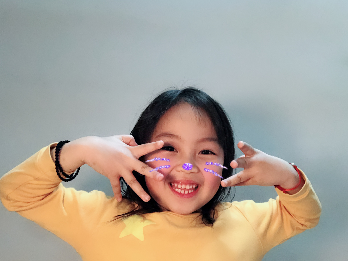 小阿琪的拍照姿势