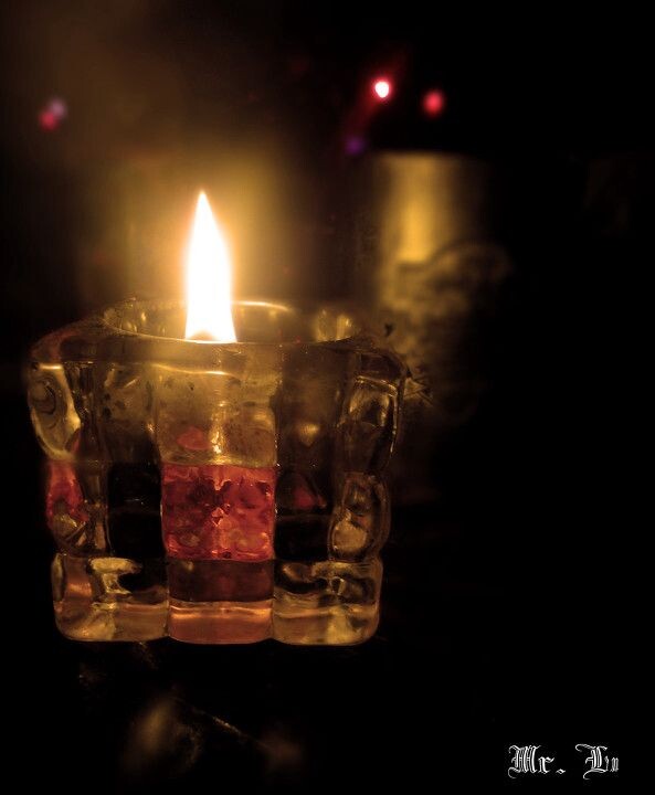 4、	每个人都有一个死角，自己走不出来，别人也闯不进去。我把最深沉的秘密放在那里。你不懂我，我不怪你。<br />
