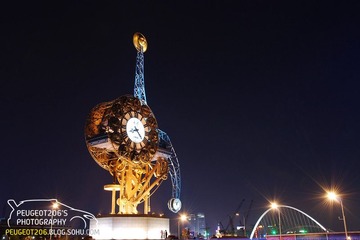 世纪钟 夜景