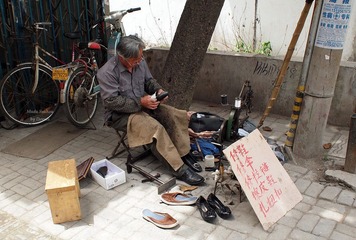 Shoes repairing Stand 木渎修鞋摊