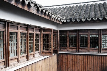 Ming Town Hostelling Int'l-2nd floor wooden windows 苏州平江路-明堂青年旅