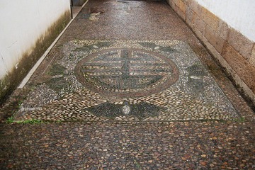 网师园花街铺地-五福临门_Mosaic "Five-Bat"