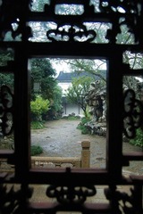 View the Courtyard of "Could Stairway Hall" from window 网师园-窗中窥