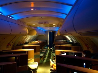 B-HUI Business Class Upper deck CX716 国泰航空公司 波音747 公务舱