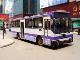 Suzhou bus at Shilu SK6105 苏州石路的上客牌SK6105P