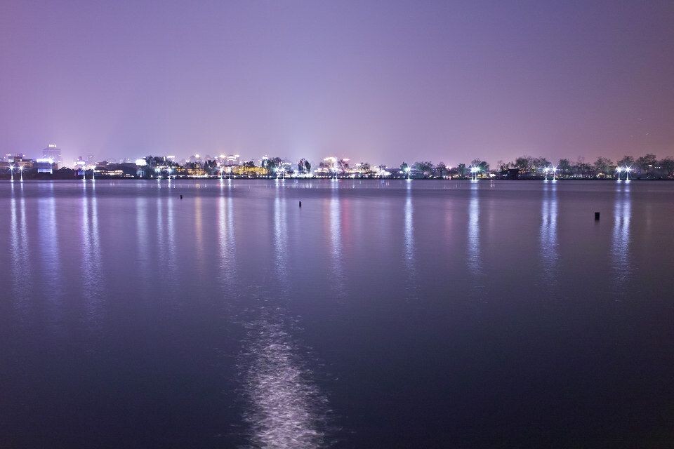夜西湖<br />
