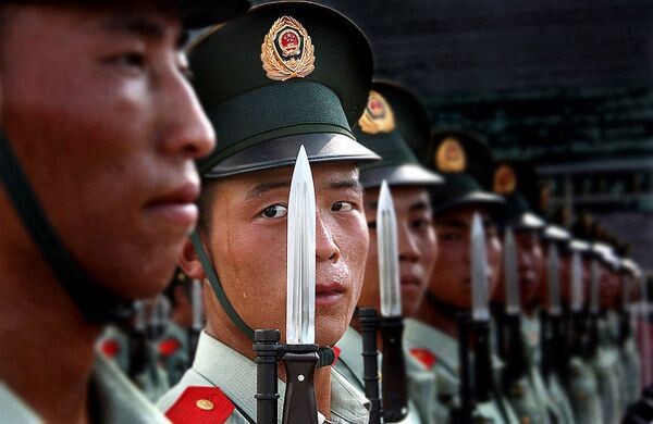 《本色》<br />
武警战士训练