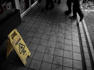 小心地滑