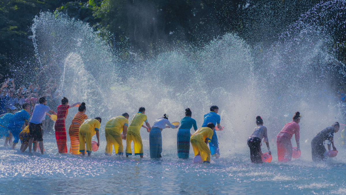 云南自驾游基诺族傣族泼水节传统文化美食