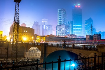 大连胜利桥夜景。