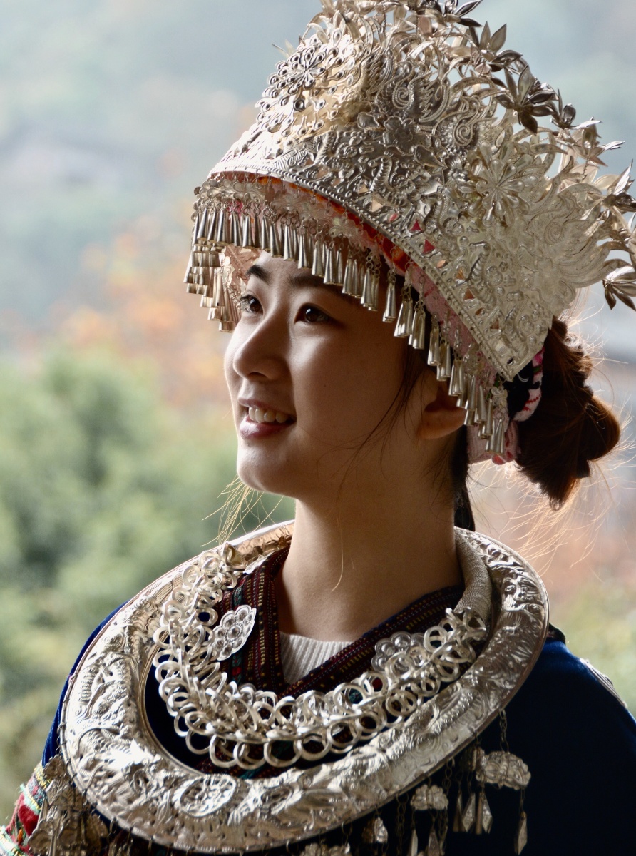 苗家少女作者简倜手机13873839515