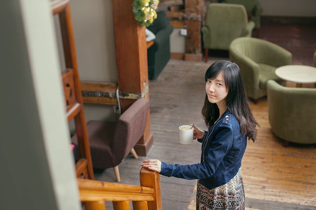 姑娘有点紧张<br />
