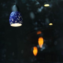青