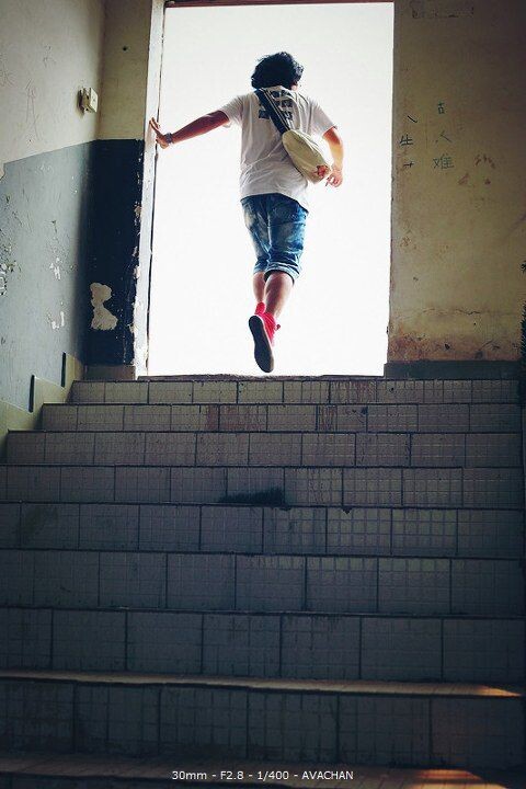 跳楼少年<br />
