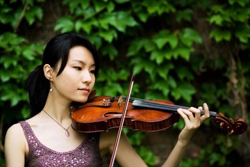 她与小提琴